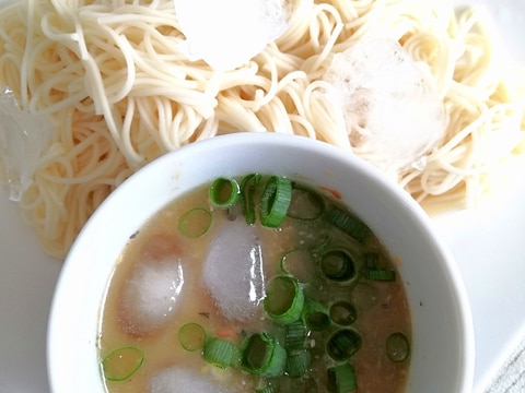 さば味噌煮缶のつけ汁で食べるそうめん